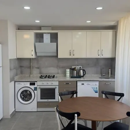 Newly Renovated Duplex Διαμέρισμα *